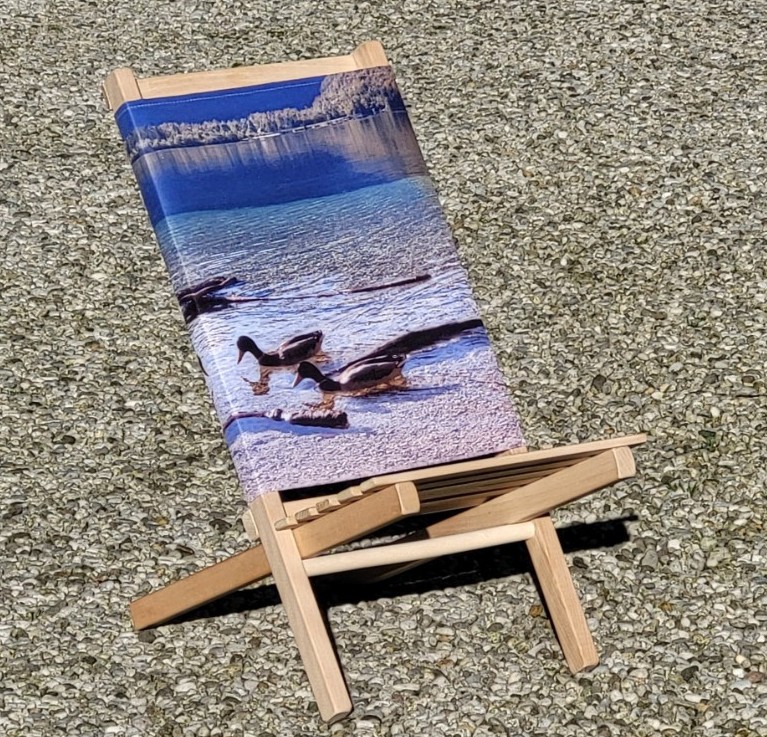 Praktičen zložljiv lesen stolček s potiskom - promocijski ležalniki